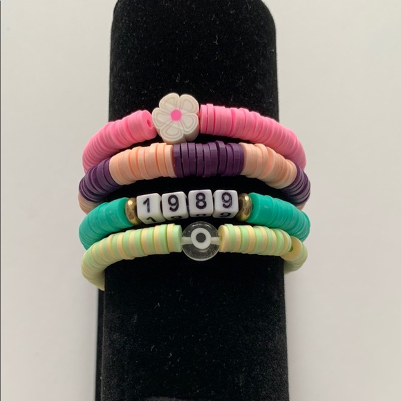 TAYLOR SWIFT FRIENDSHIP BRACELETS  Colorful Kids Beaded Bracelet Set - Picture 7 of 8